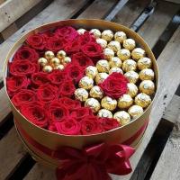 Sweet Box с конфетами и цветами 