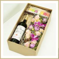 вино в подарочной коробке Sweet Box с цветами 