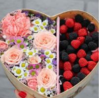 Sweet Box с цветами и мармеладом 